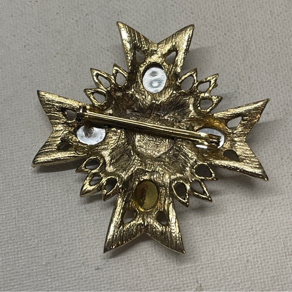Vintage Mogul Gold Tone Maltese Cross Jewel Tone Lucite Cabochon Brooch Pin 2.5" - Picture 3 of 5